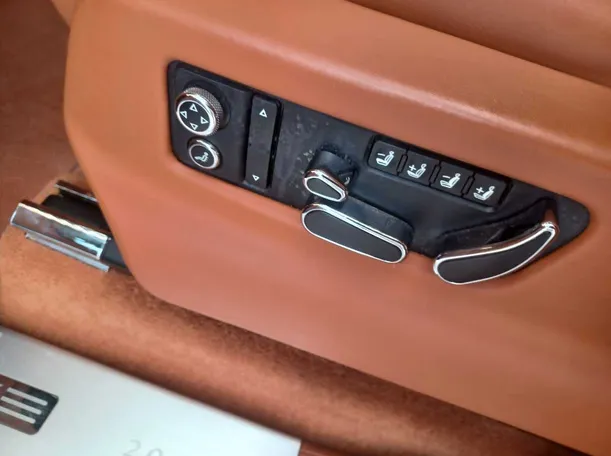 Car image 23