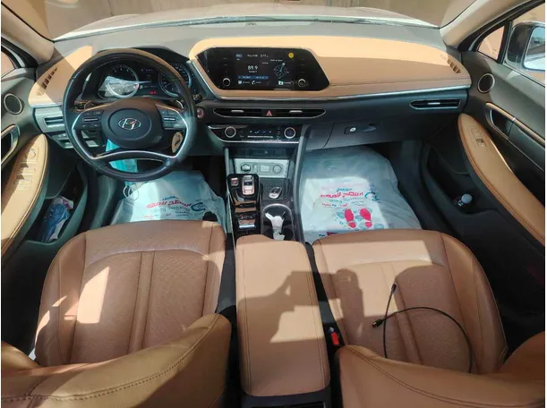 Car image 19