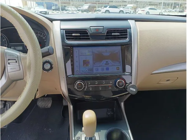 Car image 15