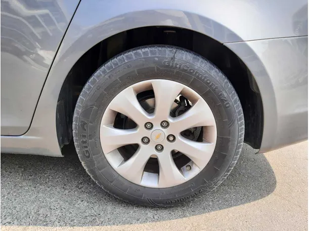 Car image 9