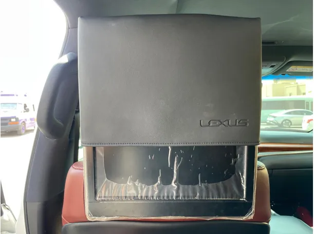 Car image 24