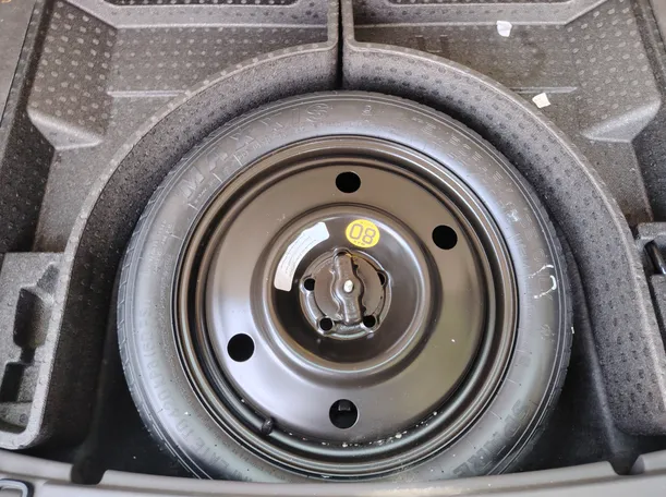 Car image 32