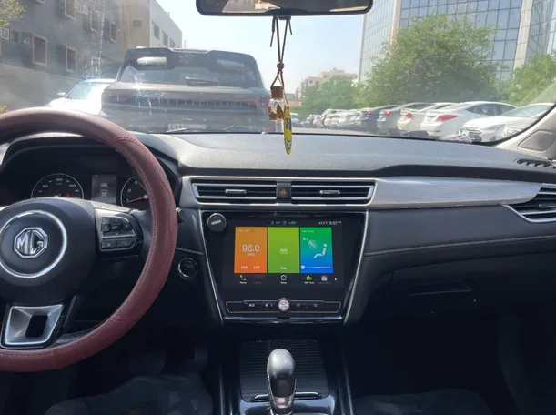 Car image 19
