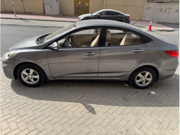 Car image 8