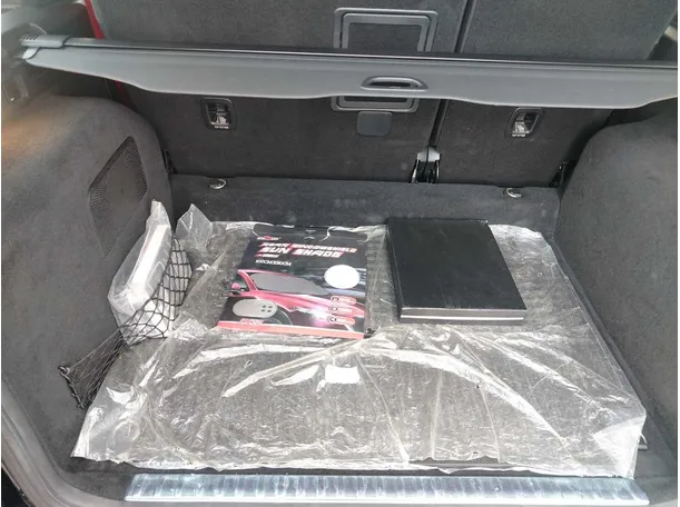 Car image 30