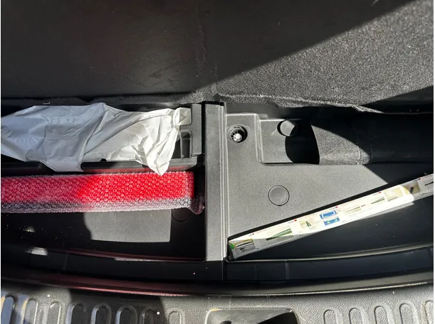 Car image 28