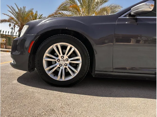 Car image 10