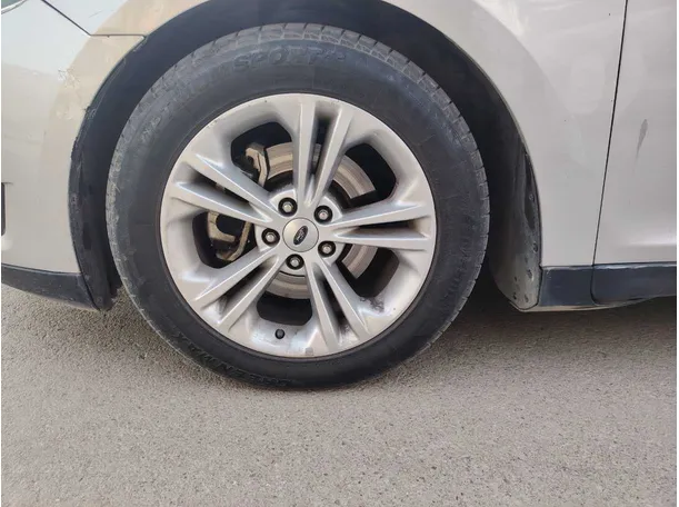 Car image 10