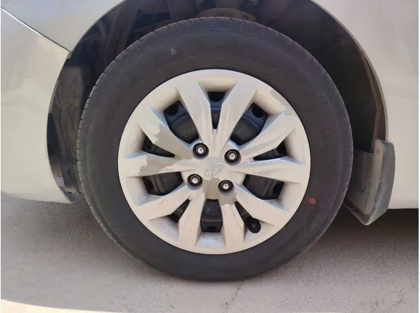 Car image 10