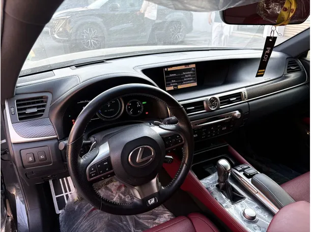 Car image 12