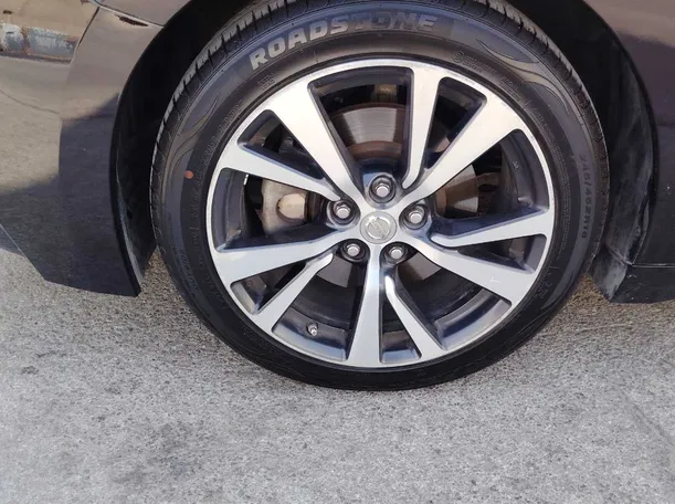 Car image 10