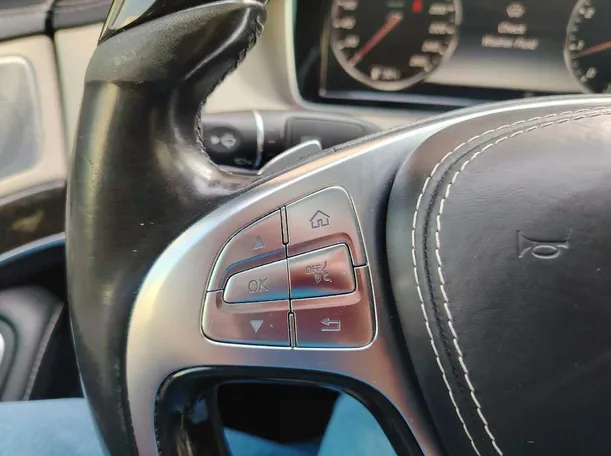 Car image 34