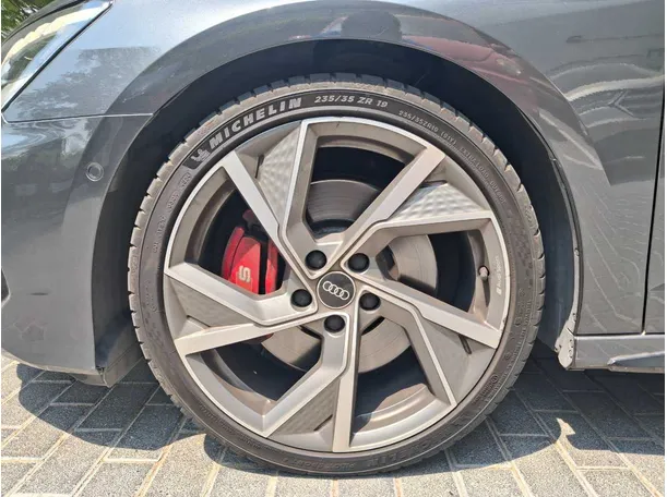 Car image 11