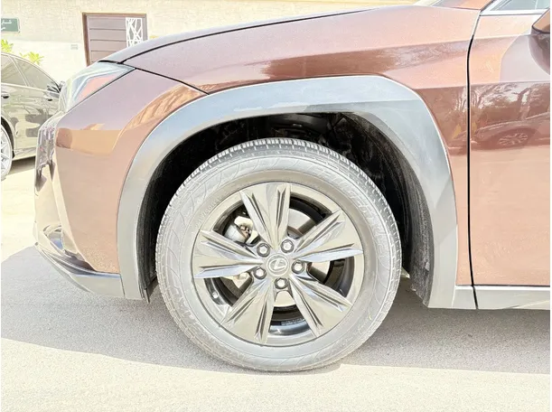 Car image 9