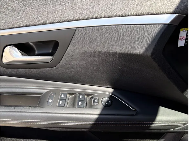 Car image 28