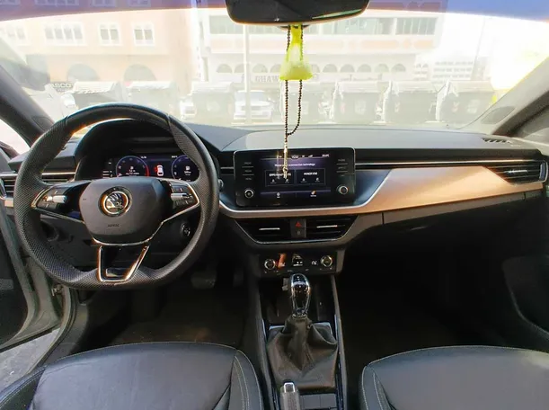 Car image 15