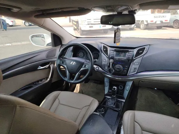 Car image 18