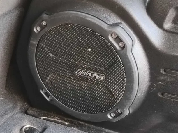 Car image 32