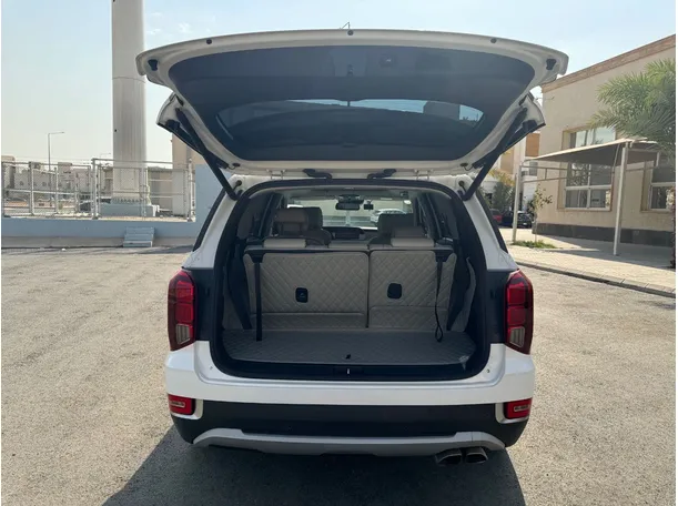 Car image 20