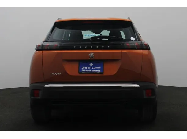 Car image 12