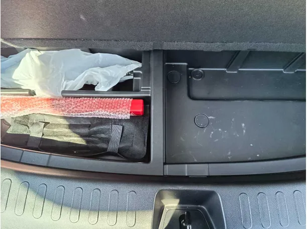 Car image 31
