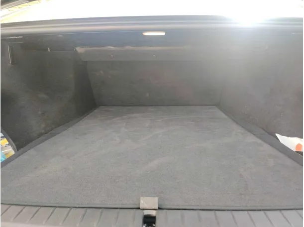 Car image 27
