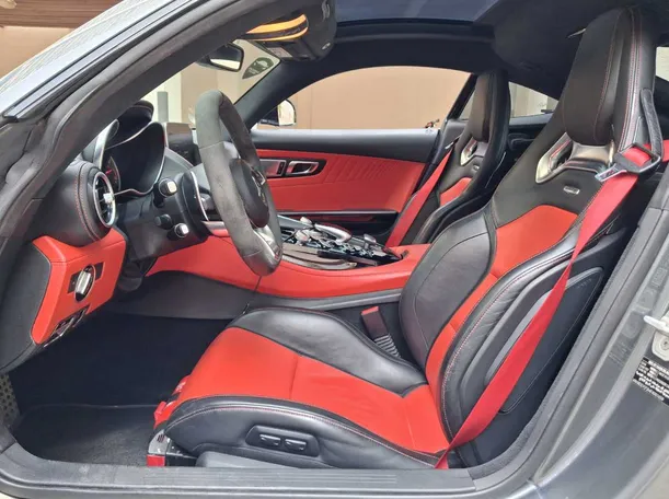 Car image 12