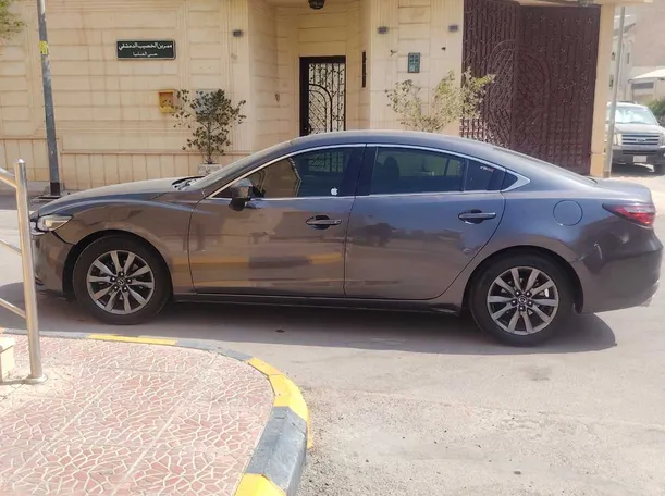 Car image 8