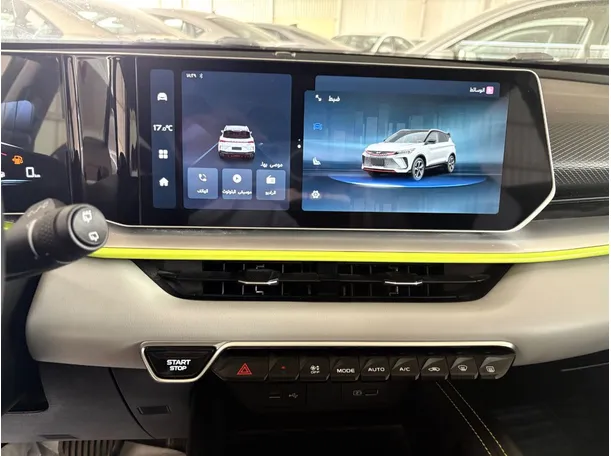 Car image 12