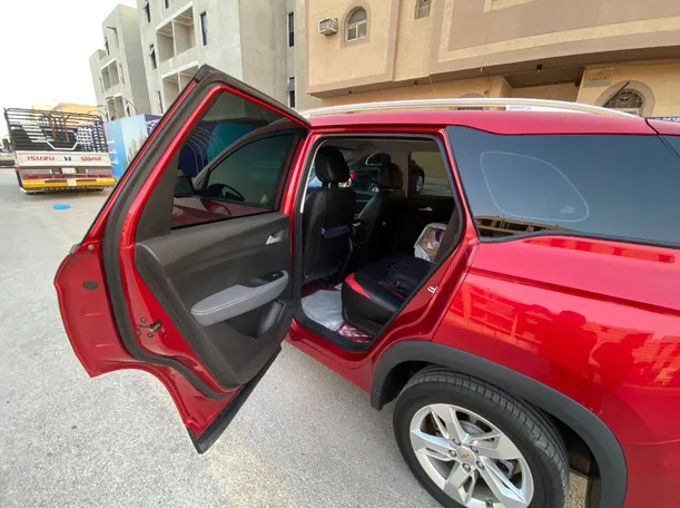 Car image 12
