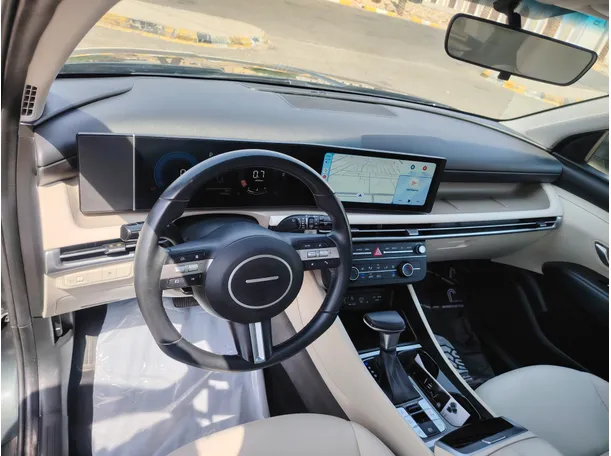Car image 13