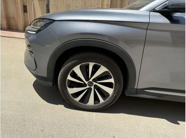 Car image 9