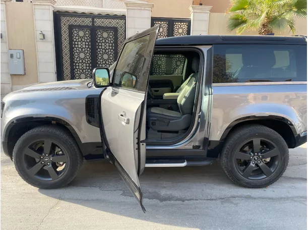 Car image 10