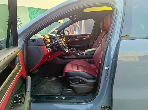 Car image 15