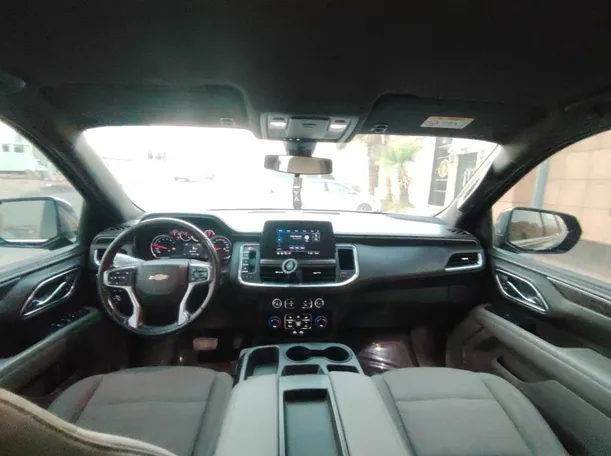 Car image 19