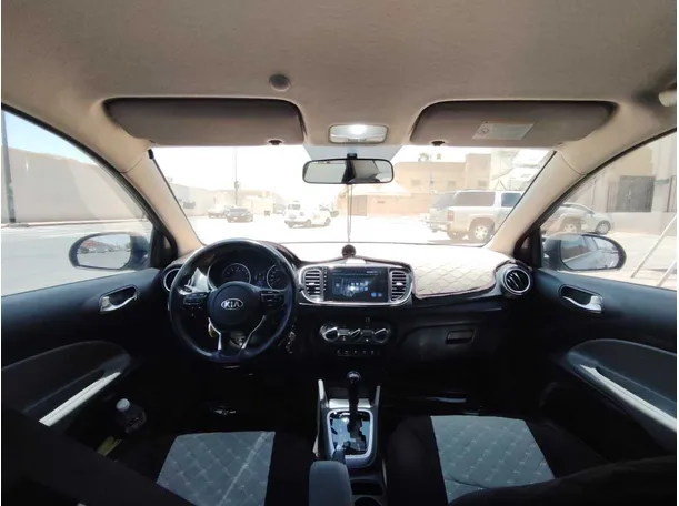 Car image 17