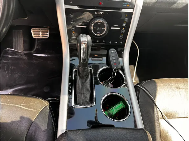 Car image 19
