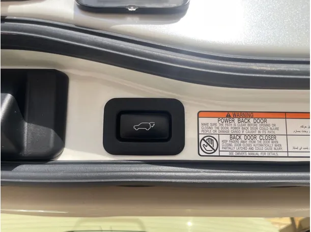 Car image 25