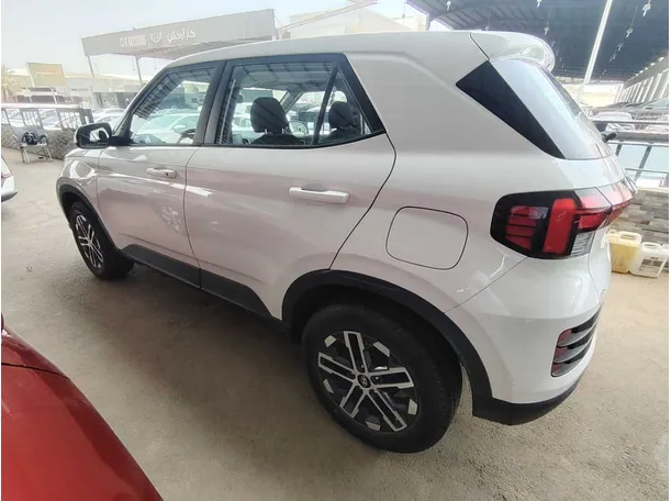 Car image 8