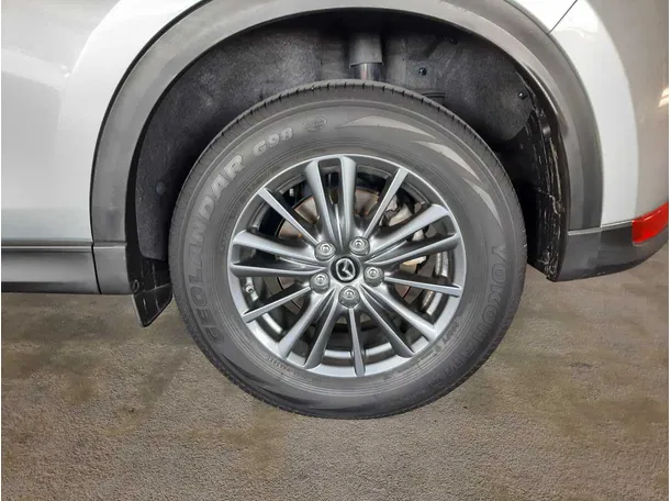 Car image 9