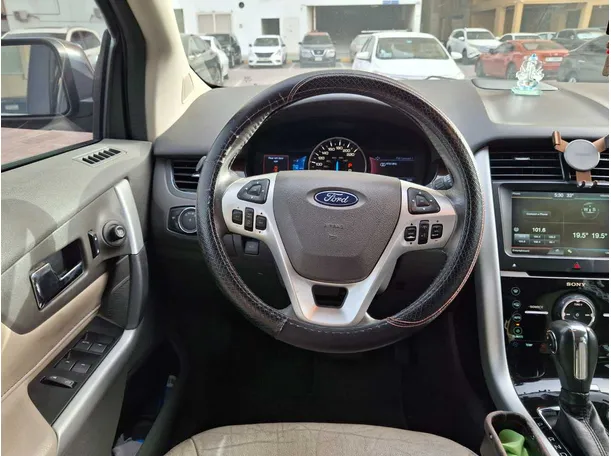 Car image 17