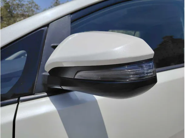 Car image 26