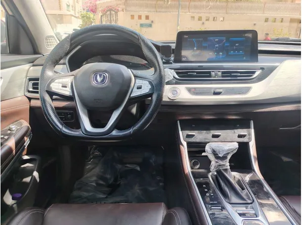 Car image 19