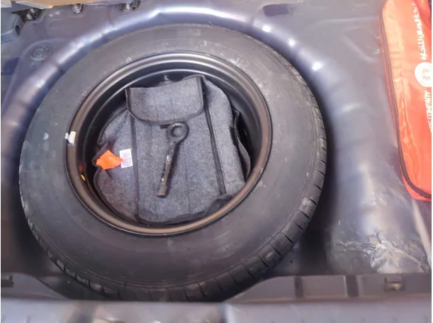 Car image 30
