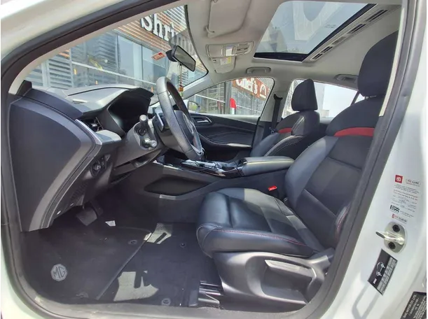 Car image 13