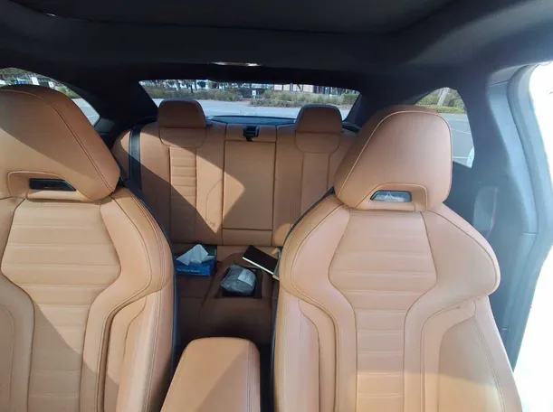 Car image 18