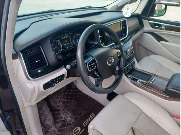 Car image 11