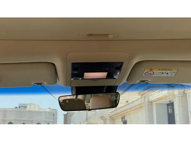 Car image 24
