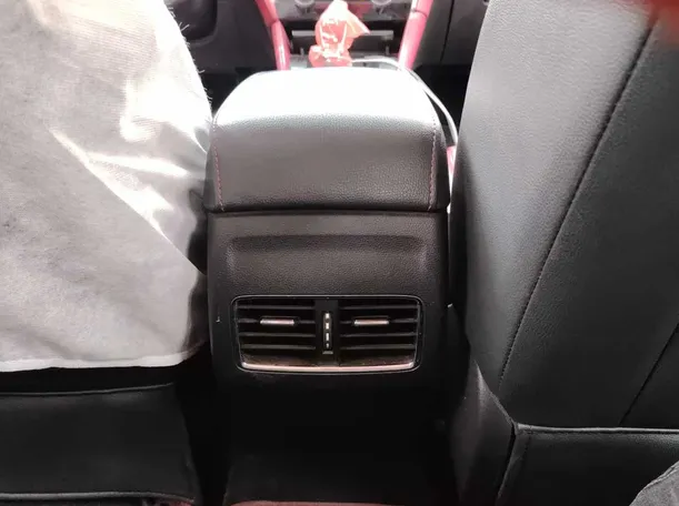 Car image 26