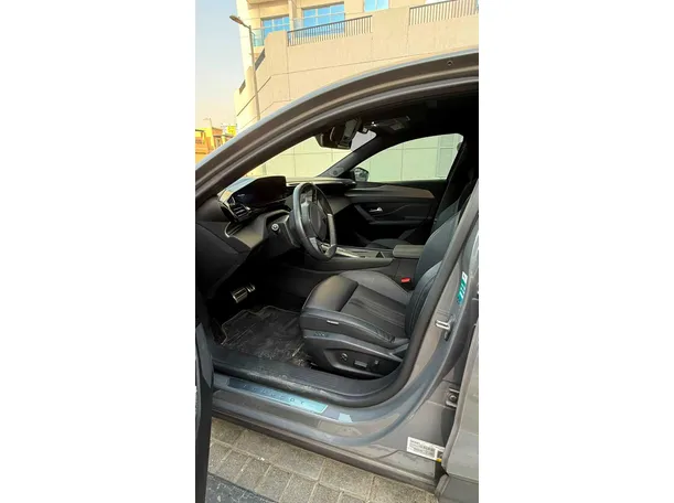 Car image 10